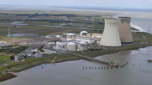 <p>Das Kernkraftwerk Doel: die Reaktoren 1 und 2 vorne, die Meiler 3 und 4 dahinter.</p>