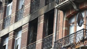 <p>Das Feuer ist in der Nacht zum Montag in einem Anderlechter Mehrfamilienhaus ausgebrochen.</p>