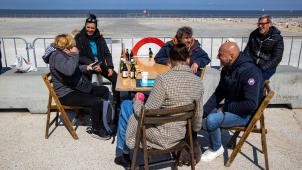 <p>Die Stühle und Tische auf der Strandpromenande fanden am Samstag großen Zuspruch.</p>