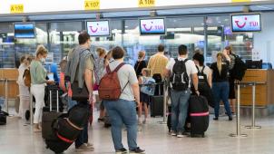 <p>Sich ins Flugzeug setzen und ab in den Urlaub. Davon träumen aktuell viele Belgier und es sieht aktuell so aus, als wenn das nicht nur ein Traum bleiben wird.</p>