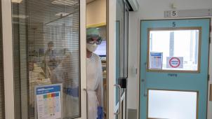 <p>Die Anzahl der Corona-Patienten, die hierzulande intensiv behandelt werden müssen, sinkt weiter.</p>