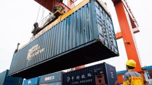 <p>Die starke Erholung der Weltwirtschaft treibt auch die Preise für den Containertransport auf See in die Höhe.</p>