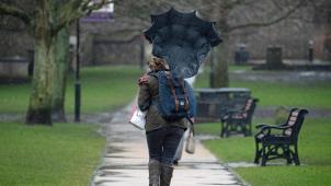 <p>Am Freitag wird es hierzulande stürmisch: Das KMI hat eine Unwetterwarnung herausgegeben.</p>