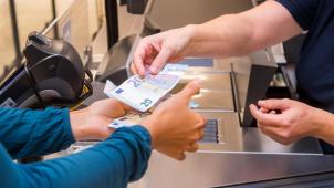 <p>Geld abheben soll auch beim Zeitungshändler möglich werden.</p>