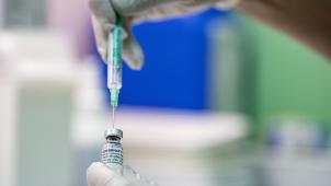 <p>Ein vollständiger Impfschutz verhindert einer britischen Datenanalyse zufolge sehr gut schwere Krankheitsverläufe bei der Delta-Variante des Coronavirus.</p>