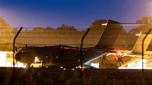 <p>An Bord eines Airbus A400 M der Luftwaffe wurde ein verletzter belgischer Blauhelm aus Mali ausgeflogen.</p>