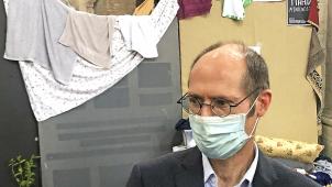 <p>„Was ich gehört habe, war erschütternd“: UN-Berichterstatter Olivier De Schutter bei seinem Besuch in der Beginenhofkirche.</p>
