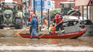 <p>Feuerwehrleute aus Österreich helfen in Pepinster.</p>