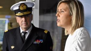 <p>Stabschef Michel Hofman und Verteidigungsministerin Ludivine Dedonder.</p>
