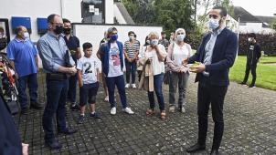 <p>Staatssekretär Sammy Mahdi hatte am Montag in Spa ein Empfangszentrum für Flüchtlinge besucht, das nun auch für Opfer des Hochwassers geöffnet werden soll.</p>