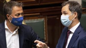 <p>Open-VLD-Chef Egbert Lachaert (l.) im Gespräch mit Premierminister Alexander De Croo</p>