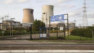 <p>Einfahrt zum Kernkraftwerk Doel.</p>