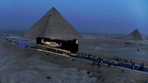 <p>Letzte Reise für die 4.500 Jahre alte Sonnenbarke des Pharaos Cheops.</p>