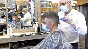 <p>Die belgischen Friseure fordern eine schnelle Abschaffung der Maskenpflicht in ihren Geschäften.</p>