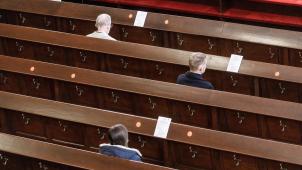 <p>Der Sicherheitsabstand beim Gottesdienst wird am 1. September aufgehoben.</p>