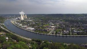 <p>Blick auf das Atomkraftwerk von Tihange bei Huy</p>