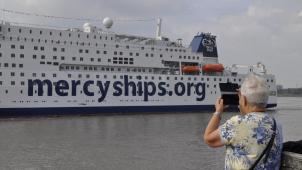 <p>Die Global Mercy liegt jetzt im Antwerpener Hafen, wo aus dem Passagierschiff ein Krankenhausschiff entstehen wird.</p>