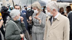 <p>Am Mittwoch hat sich das belgische Königspaar in einigen Gemeinden einen Überblick verschafft , wie sich die Region von der Naturkatastrophe erholt. Auch Gespräche mit Flutopfern standen auf dem Programm. Foto: belga</p>
