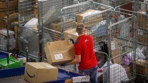 <p>In Zeiten von Corona muss Bpost deutlich mehr Pakete bearbeiten.</p>