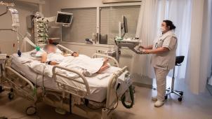 <p>Die Corona-Lage in den hiesigen Krankenhäusern hat sich in den letzten Monaten ein wenig entspannt. Komplett gebannt ist die Gefahr allerdings noch nicht.</p>
