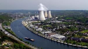 <p>Das Kernkraftwerk von Tihange am Ufer der Maas.</p>