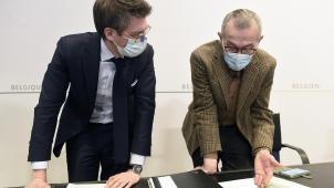 <p>Die Minister Pierre-Yves Dermagne (l.) und Frank Vandenbroucke wollen das Problem der Langzeitkranken mit positiven Anreizen lösen.</p>