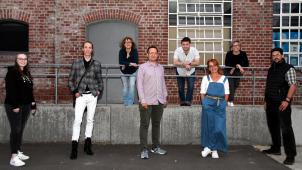 <p>Sieben Bühnenliteraten traten im Kulturzentrum Alter Schlachthof an. Moderiert wurde die Veranstaltung von Oskar Malinowski (Vierter von rechts).</p>