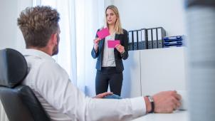 <p>Jetzt, wo die Verpflichtung zum Homeoffice nicht mehr gilt, können offenbar nicht mehr alle Arbeitnehmer den Gesprächsfaden im Betrieb so leicht wieder aufnehmen.</p>