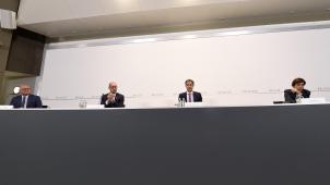 <p>Sie stellten die föderale Finanzhilfe vor (v.r.n.l.): Ministerpräsident Elio Di Rupo, Premier Alexander De Croo, der föderale Finanzminister Vincent Van Peteghem und sein wallonischer Ressortkollege Jean-Luc Crucke.</p>