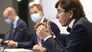 <p>Elio Di Rupo erläuterte den finanziellen Notstand der Wallonischen Region nach Covid und der Flut.</p>