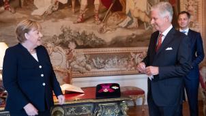 <p>Kanzlerin Angela Merkel mit König Philippe. Rechts erkennt man Premier De Croo.</p>