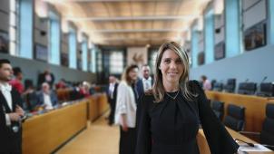 <p>Für Christine Mauel (hier im Parlament in Namur) gibt es noch viele offene Fragen zu beantworten.</p>