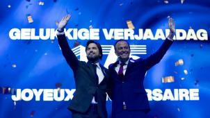 <p>Vieles trennt sie und ihre Parteien, aber zur Geburtstagsfeier lagen sich die Liberalenchefs Georges-Louis Bouchez (l.) und Egbert Lachaert in den Armen.</p>