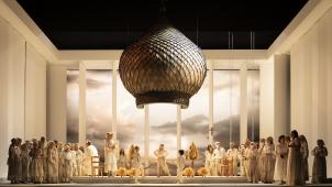 <p>Das Ensemble auf der Bühne der Lütticher Oper</p>