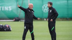 <p>Michael Frontzeck (links) folgt interimsweise auf Mark Van Bommel.</p>