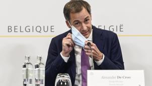 <p>Premier De Croo: Die Mundschutzpflicht wird auf alle öffentlich zugängliche Innenräume ausgedehnt.</p>