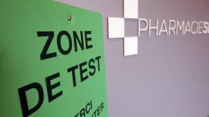 <p>Covid-Testzone in einer Apotheke.</p>