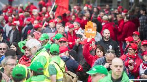<p>Für den 6. Dezember rufen die christliche und die sozialistische Gewerkschaft zu einer gemeinsamen Kundgebung auf.</p>