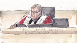 <p>Diese Zeichnung von Benoit Peyrucq zeigt Jean-Louis Périès, Präsident des für den Terrorprozess eingesetzten Sonderassisenhofs in Paris.</p>
