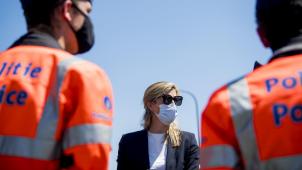 <p>Innenministerin Annelies Verlinden hat die Gespräche mit den Gewerkschaften der Polizei aufgenommen.</p>