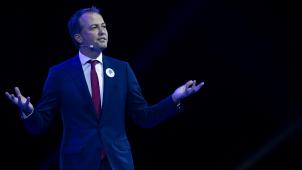 <p>Lachaert wird aufgrund eines Schlupfloches auf der Anklagebank platznehmen müssen.</p>