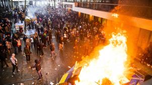 <p>Gewalttätige Ausschreitungen haben die Demonstration, der größtenteils friedlichen Teilnehmer, überschattet.</p>