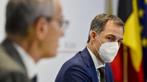 <p>Der Konzertierungsausschuss um Premier Alexander De Croo kommt früher zusammen als ursprünglich geplant.</p>