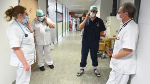 <p>Dank einer zusätzlichen föderalen Unterstützung konnten viele Spitäler sich gerade noch über Wasser halten.</p>