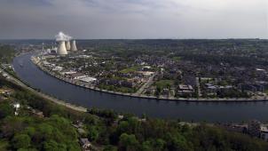 <p>Luftbild des Atomkraftwerkes von Tihange bei Huy</p>