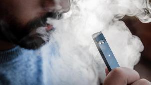 <p>Der ungesunde Dunst von E-Zigaretten soll jungen Leuten nicht zu schmackhaft gemacht werden.</p>