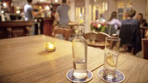 <p>Laut Steven Van Gucht schlagen die Experten keine Schließung des Horeca-Sektors vor.</p>