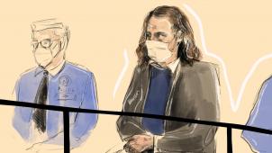 <p>Diese Zeichnung von Janne Van Woensel Kooy zeigt Steve Bakelmans bei dem Prozess in Antwerpen.</p>