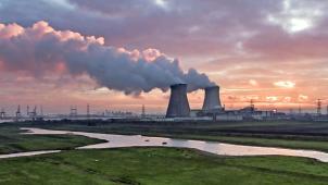 <p>Blick auf das Atomkraftwerk von Doel: Endgültig geklärt ist der Ausstieg aus der Kernenergie in Belgien noch nicht.</p>