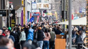 <p>Die Antwerpener Innenstadt war am Mittwoch schwarz vor Menschen.</p>